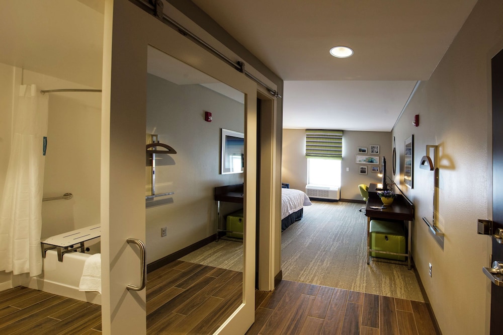 Room, 1 King Bed, Accessible, Bathtub