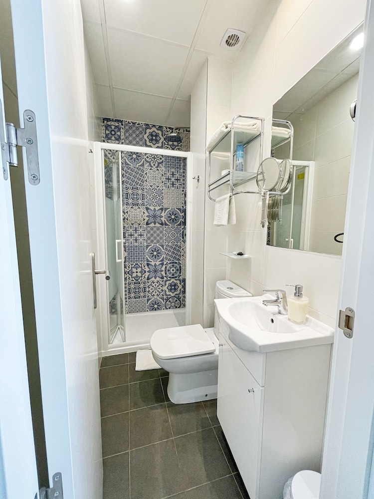Classic Single Room, Private Bathroom photo 2