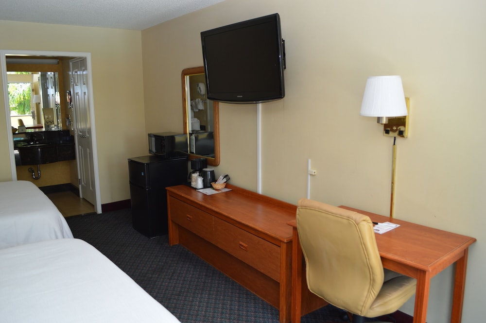 Deluxe Room, 2 Queen Beds, Non Smoking - Photo 4