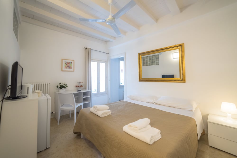 Basic Double Room photo 1