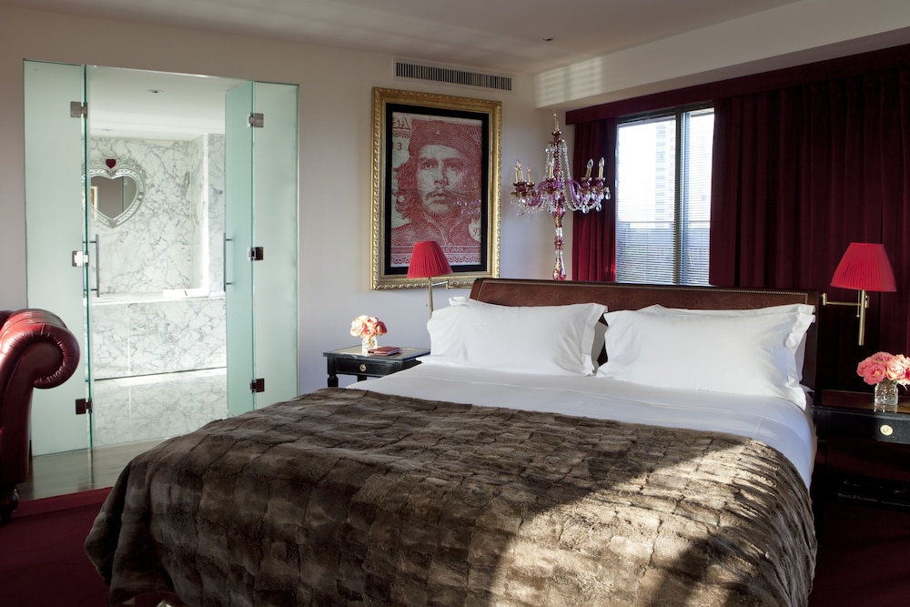 Luxury Suite (Imperial)