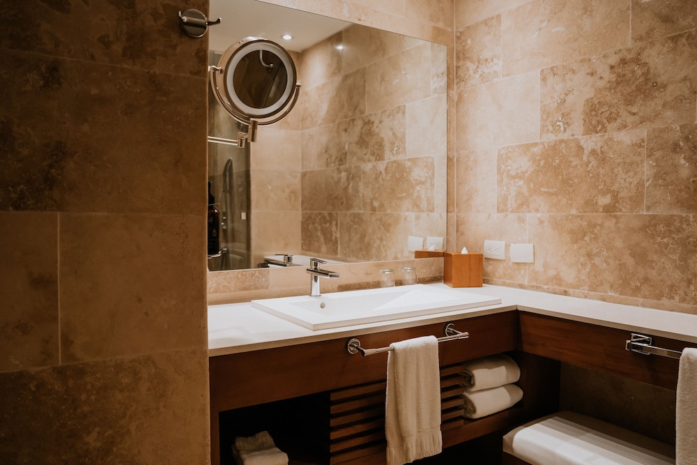 Luxurious Grand Master Suite, Partial Ocean View