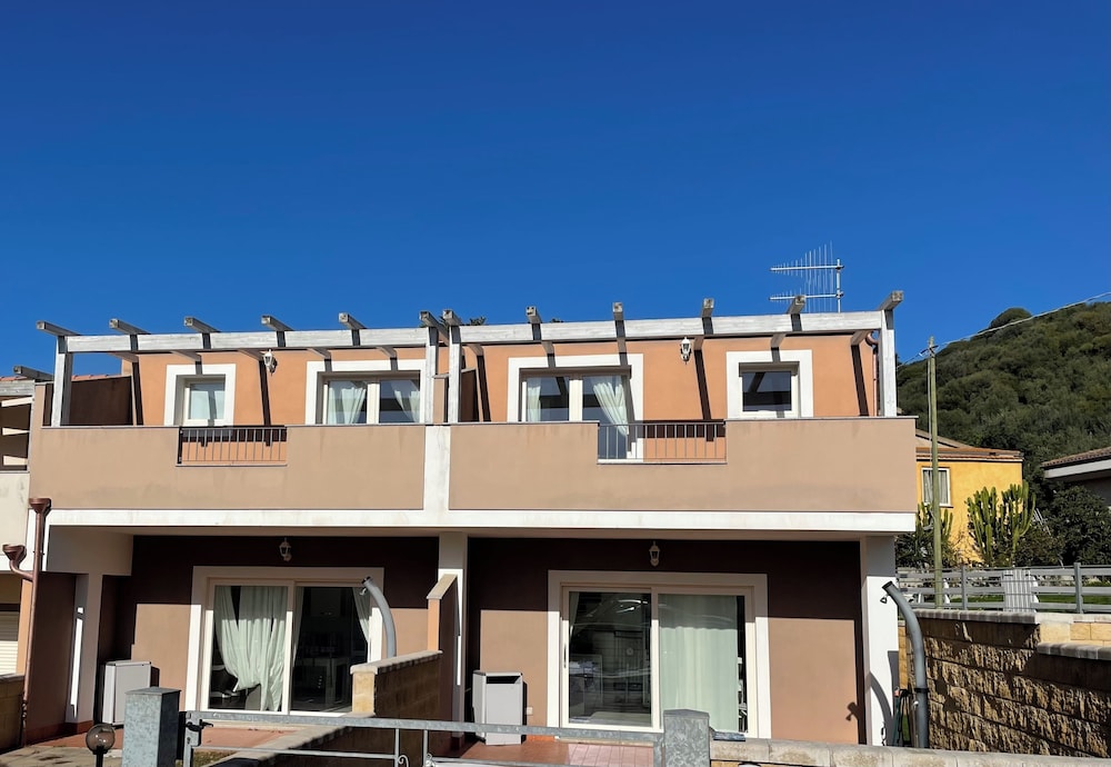 House, 2 Bedrooms, Smoking, Balcony