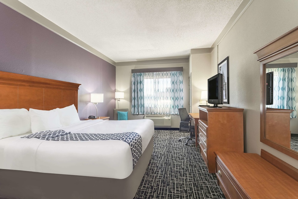 Room, 1 King Bed, Non Smoking - Photo 2