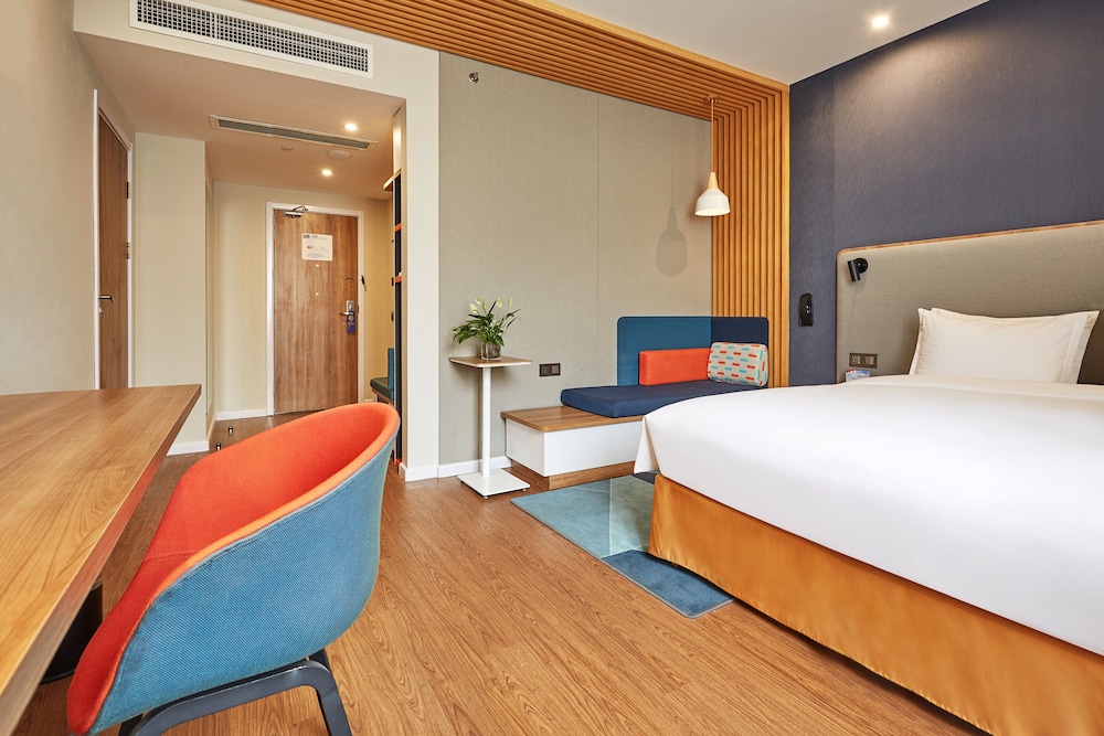 Standard Room, 1 King Bed
