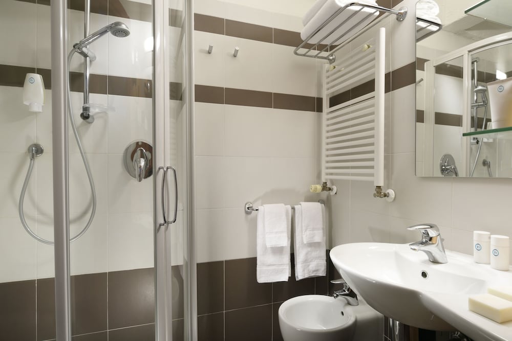 Classic Quadruple Room (2 adults + 2 children) photo 3