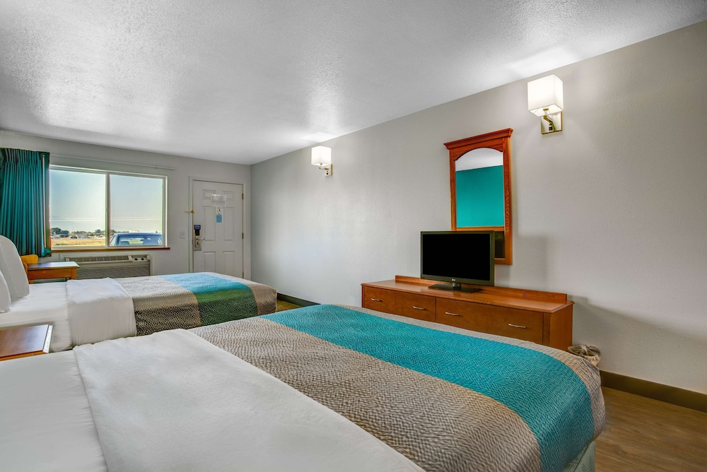 Deluxe Room, 2 Queen Beds, Accessible, Non Smoking