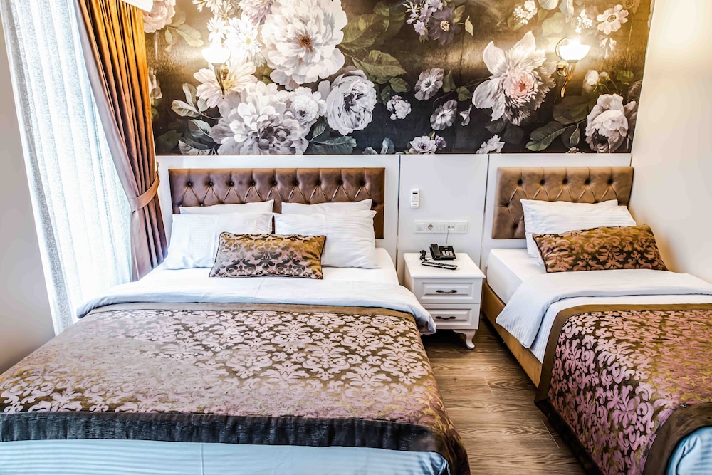 Superior Triple Room photo 2