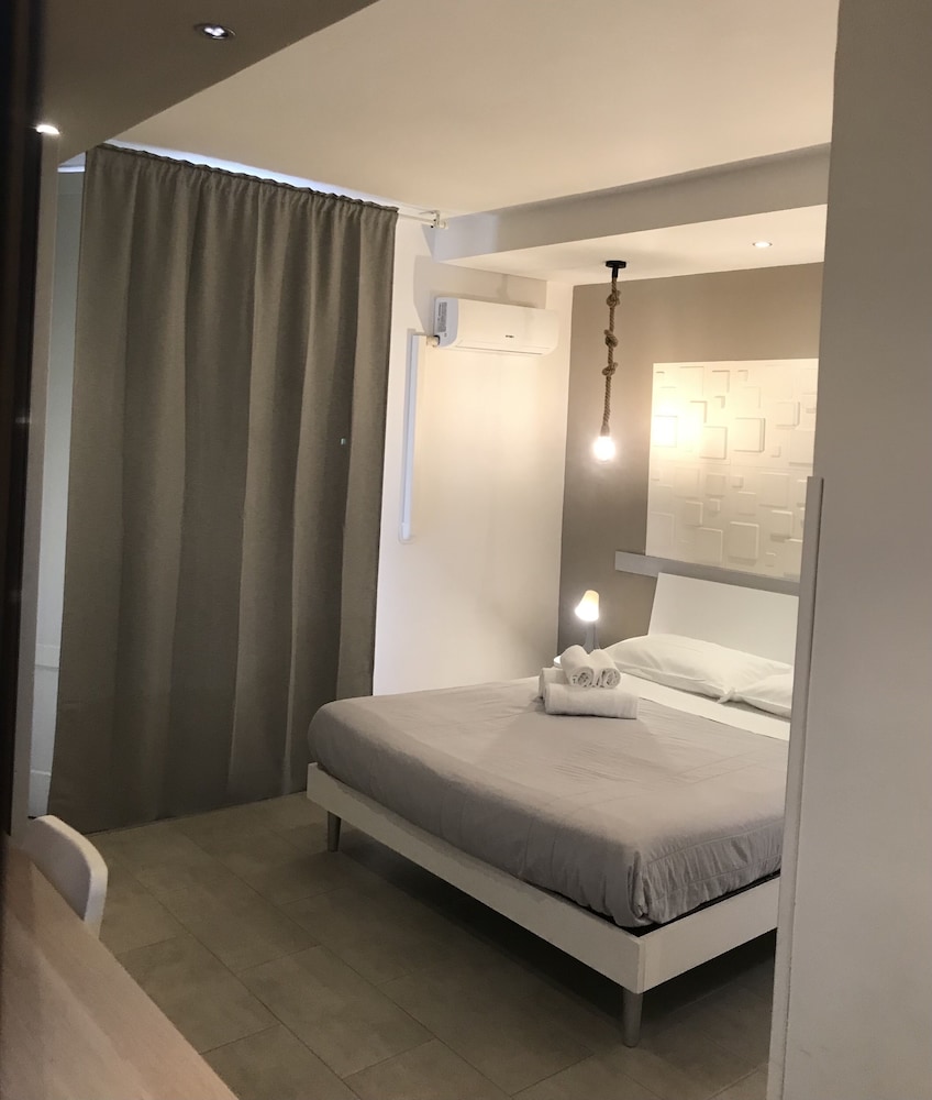 Superior Room, 1 Queen Bed, Balcony, City View - Photo 9