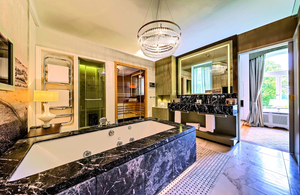 Premium Suite