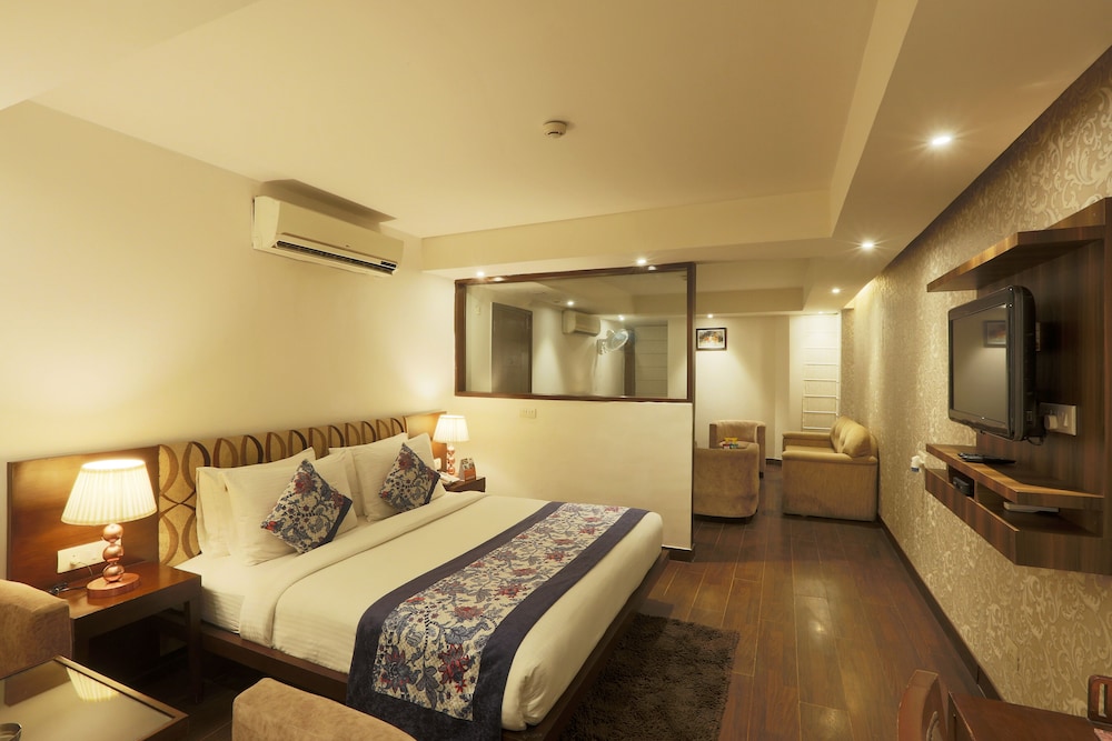 Suite Room - Photo 1