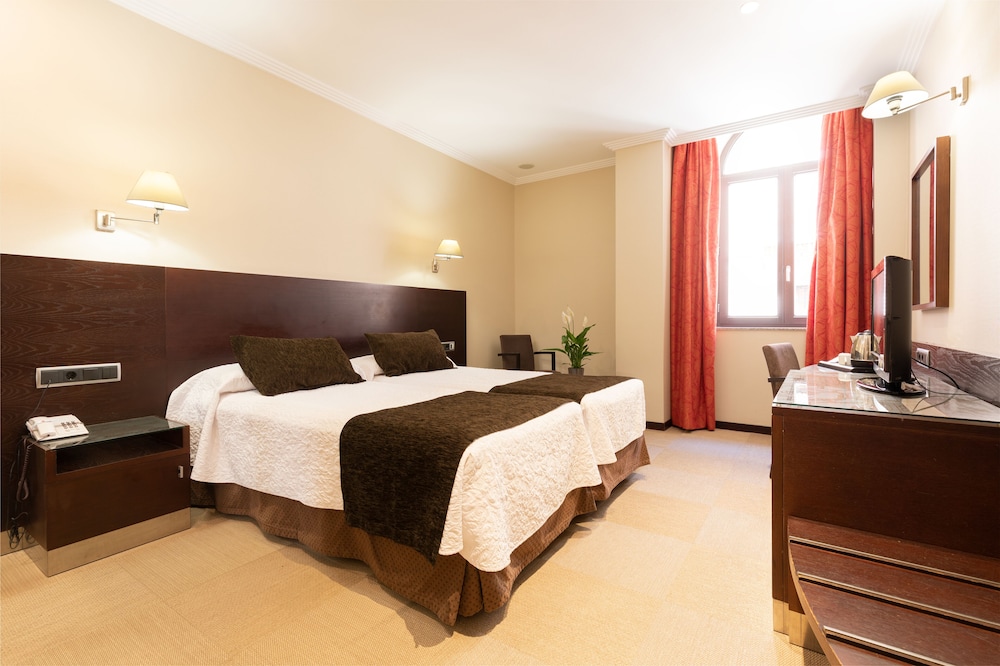 Deluxe Double or Twin Room - Photo 7