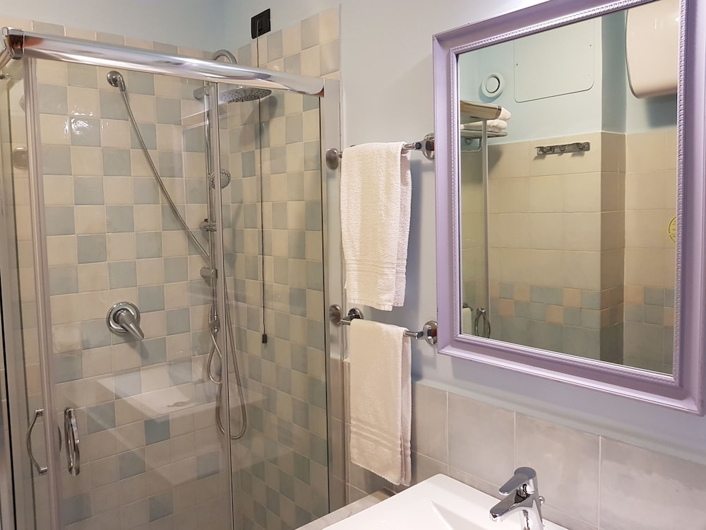 Superior Double or Twin Room, Sea View - Photo 6