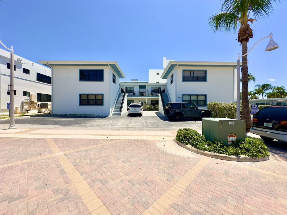Beach Lover s Studio Apartment in Hollywood FL, Photo 10