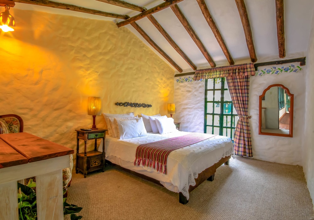Standard Room, 1 Queen Bed photo 1