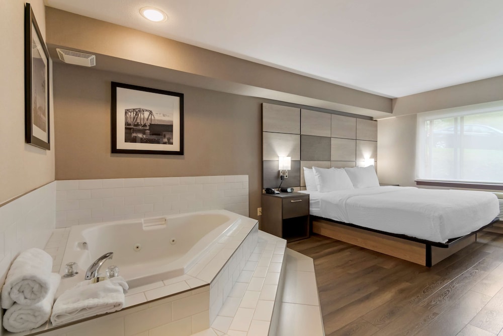 Suite, 1 King Bed, Jetted Tub, Mountain View (with Sofabed) - Photo 10