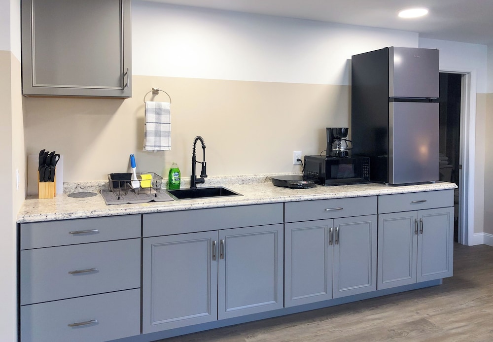 Standard Studio Suite, 1 King Bed, Kitchenette photo 2