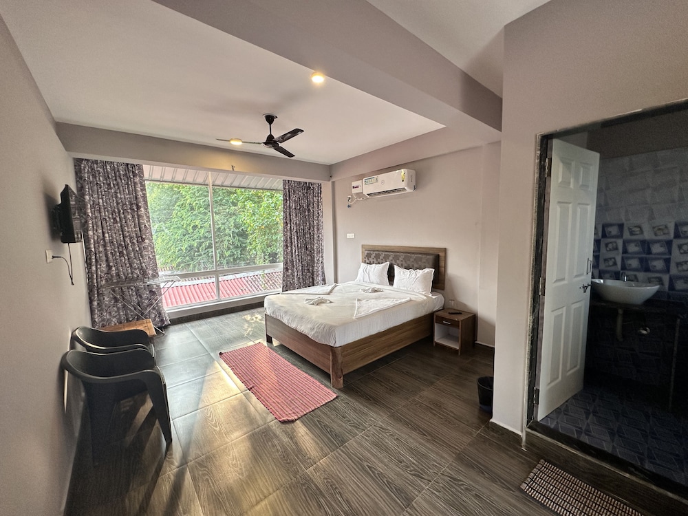 Deluxe Room - Photo 14