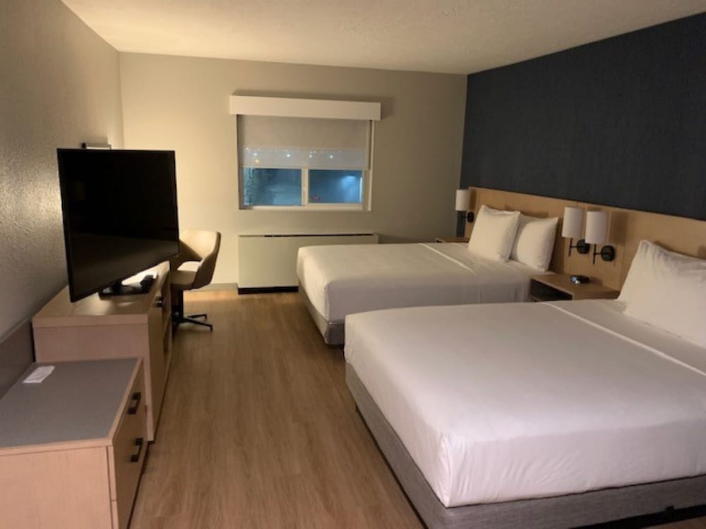 Room, Multiple Beds, Accessible, Bathtub - Photo 1