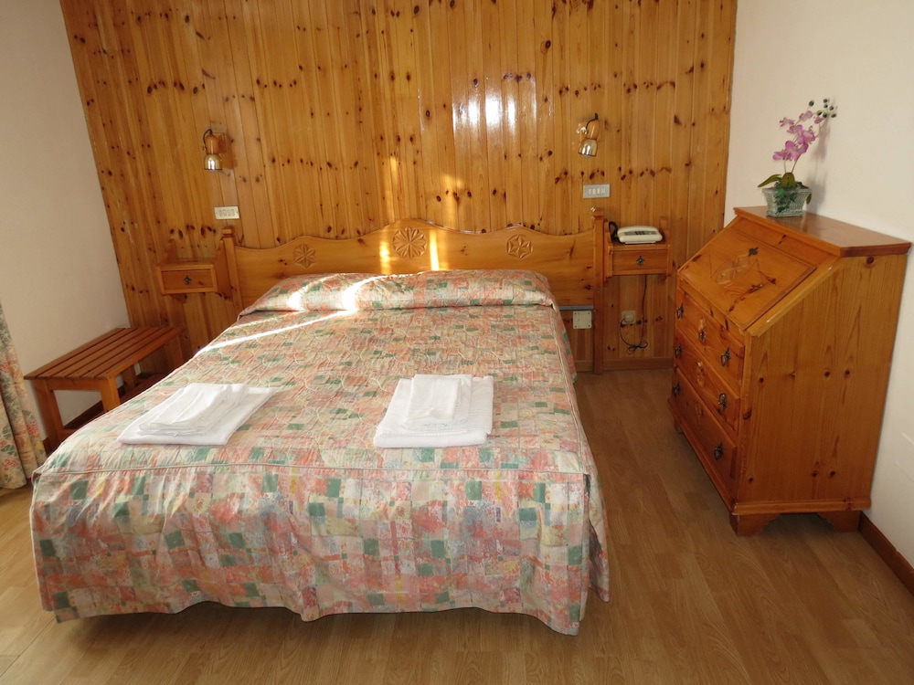 Standard Double or Twin Room, Mountain View photo 1