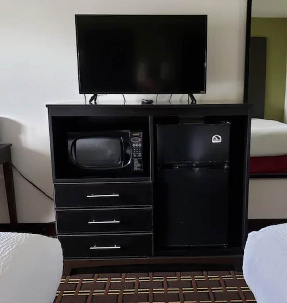 Room, 2 Queen Beds, Accessible, Non Smoking (Mobility) - Photo 5