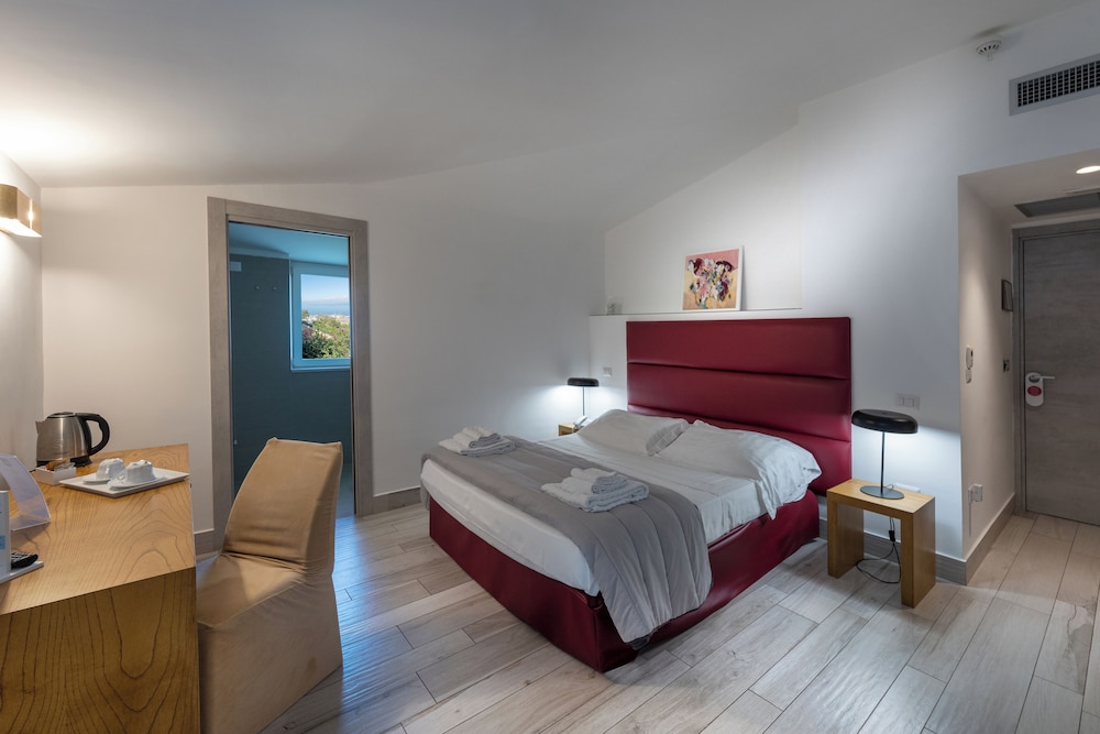 Superior Triple Room, Garden View