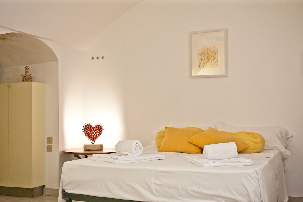 Standard Double Room, Partial Sea View
