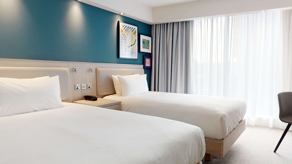 Queen Room with extra single bed - Photo 1