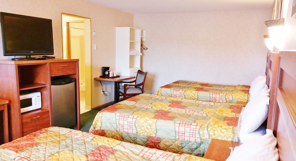 Three Double Beds - Photo 3