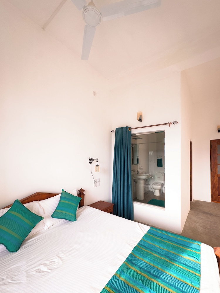 Handicap Accessible Single Room, 1 King Bed, Non Smoking - Photo 2