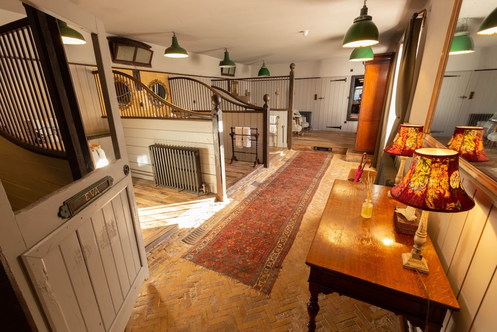 The Horsebox (Hideaway) photo 1