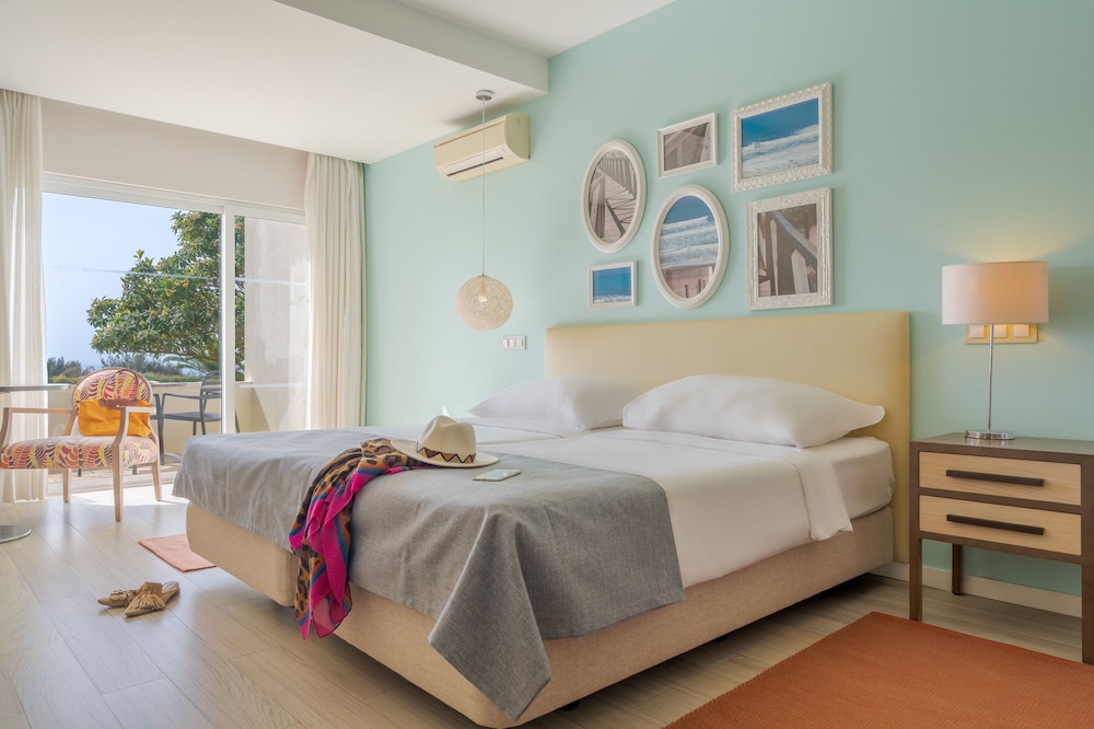 Superior Double or Twin Room, Sea View - Photo 5