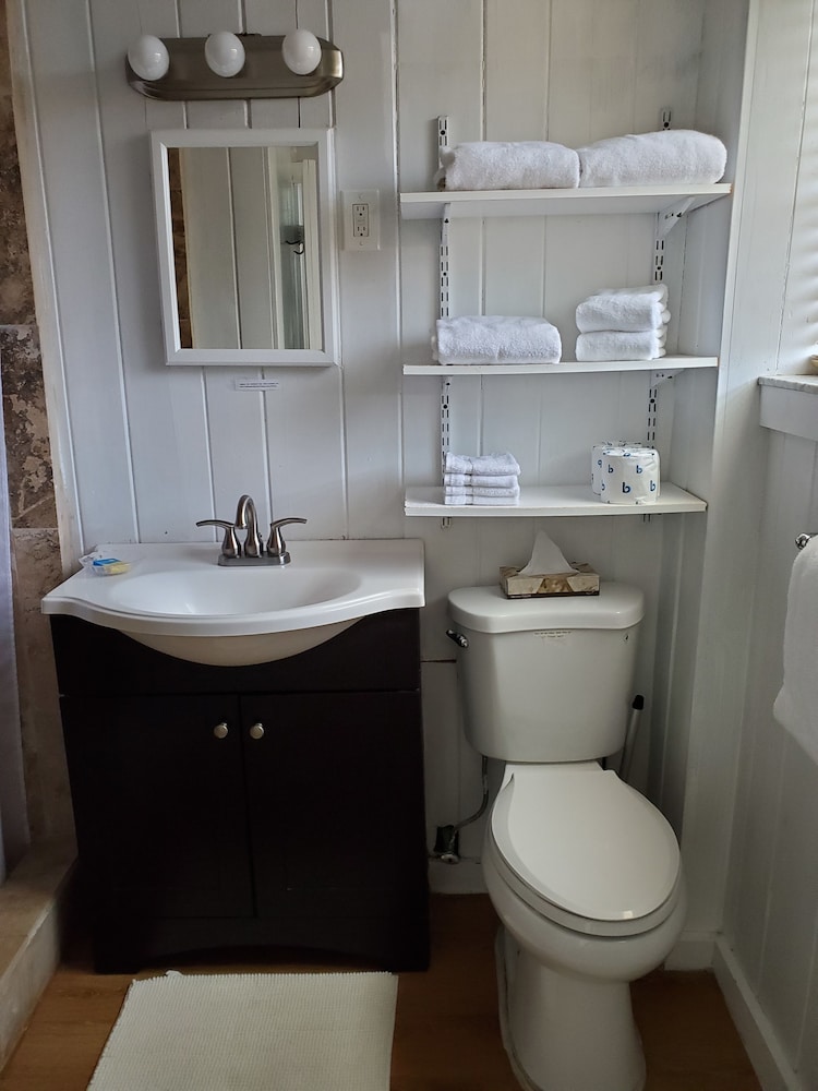 Room - Photo 9