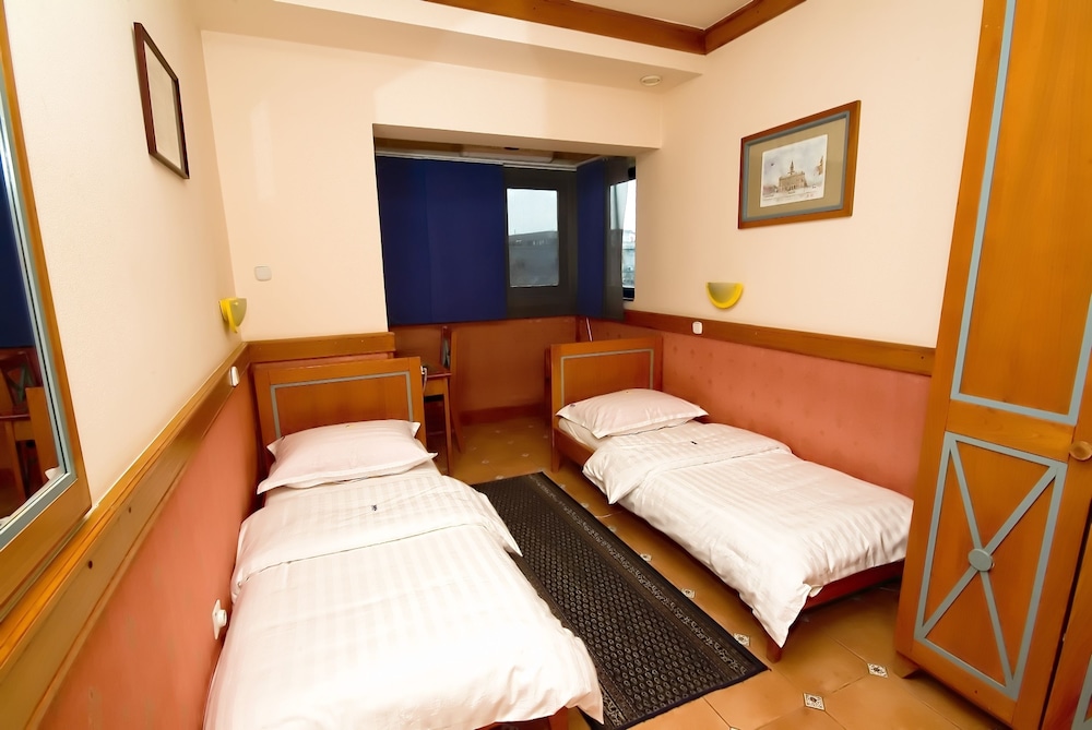 Twin Room, 2 Twin Beds - Photo 2