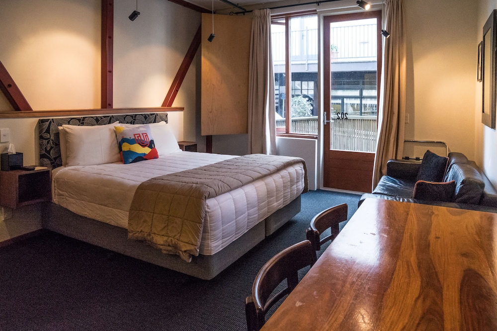 Self Contained King Studio with Ensuite