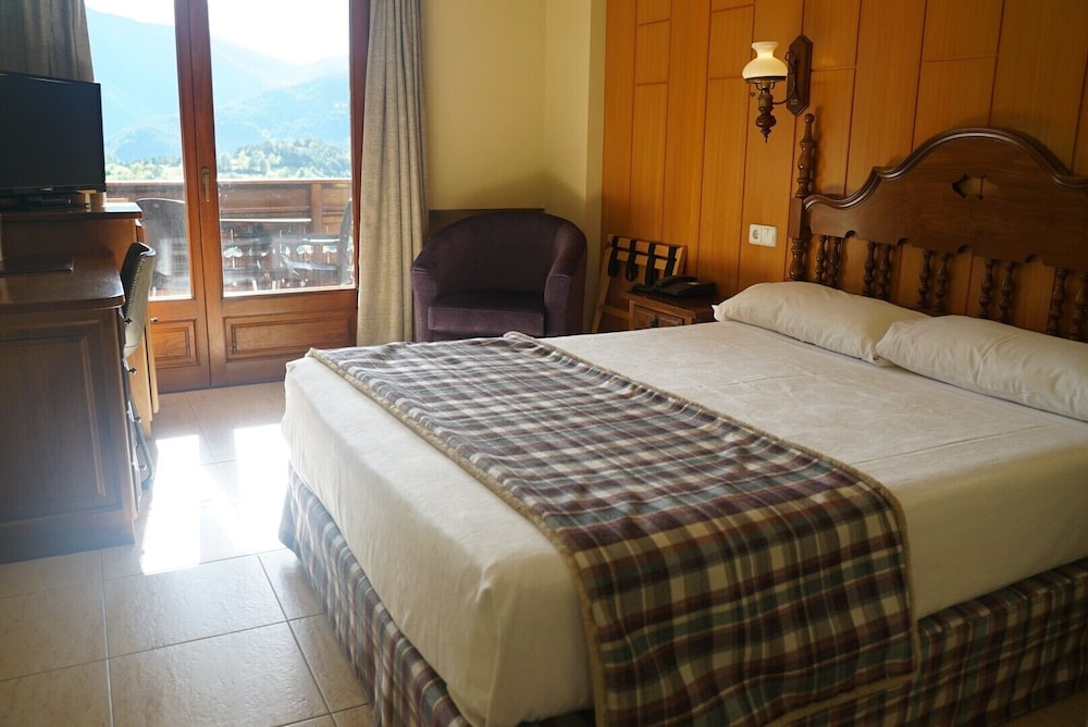 Standard Double or Twin Room photo 3