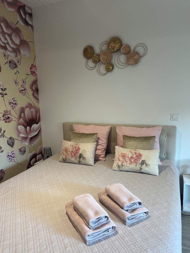 Classic Double Room, Garden View