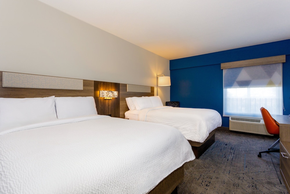 Standard Room, 2 Queen Beds - Photo 4