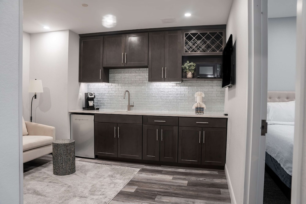 Suite, 2 Queen Beds, Kitchen (Conference Suite) - Photo 5