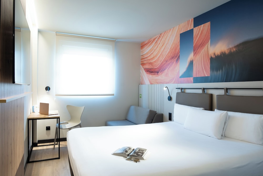 Standard Room, 1 Queen Bed