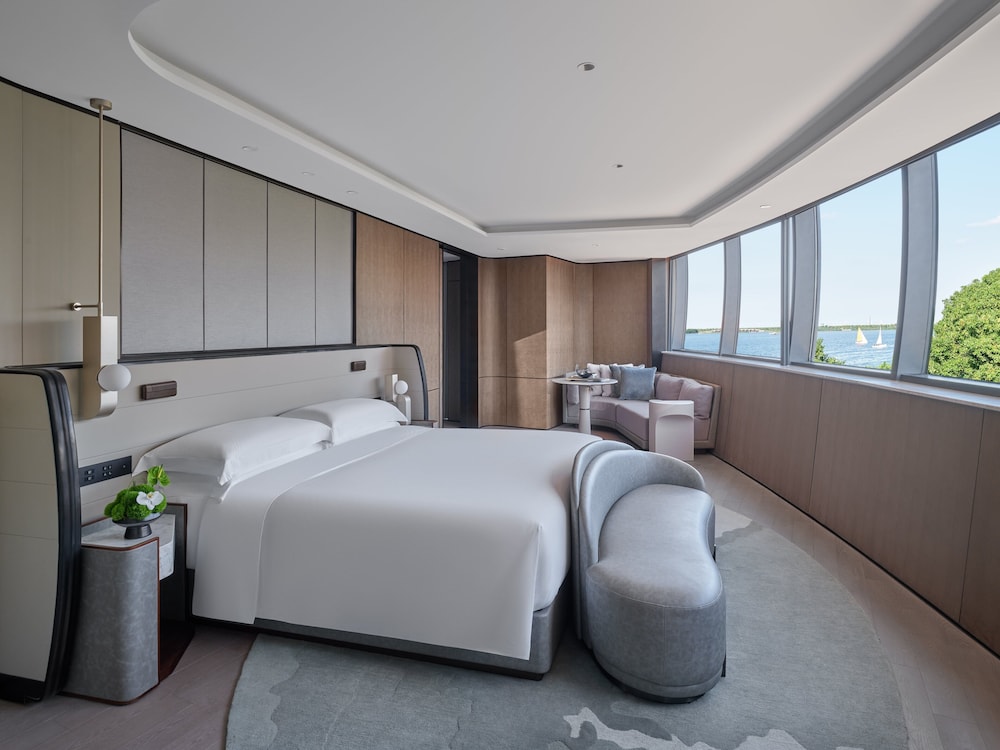 Suite, 1 Bedroom, Lake View