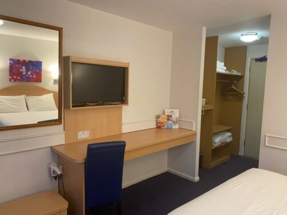Room, 1 Double Bed, Non Smoking - Photo 5