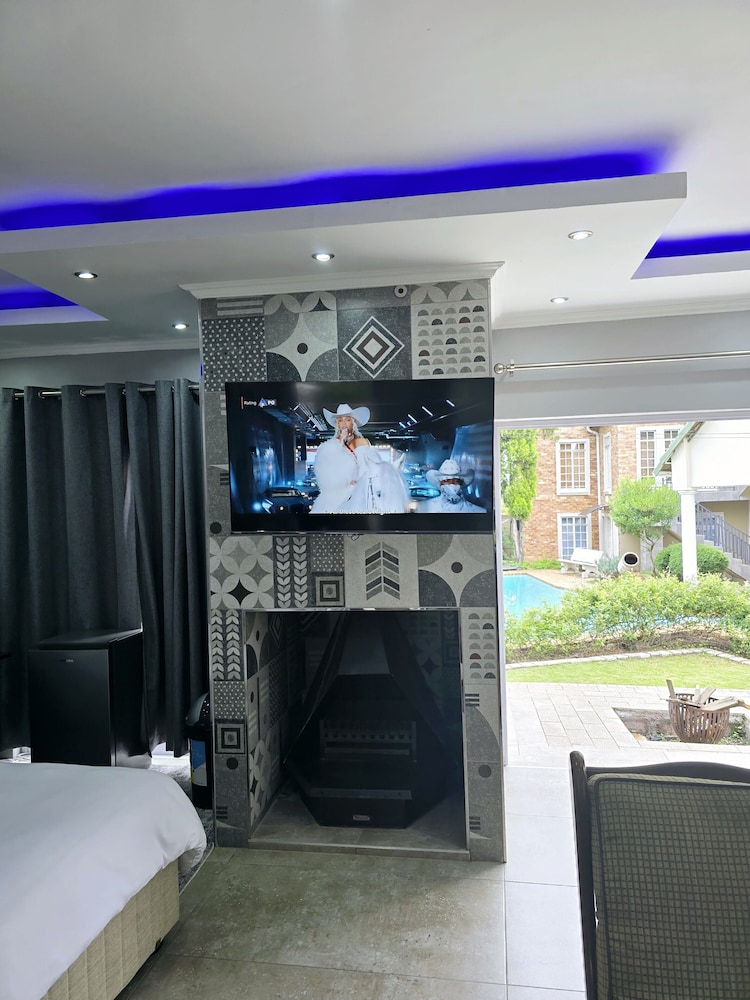 Royal Triple Room photo 3