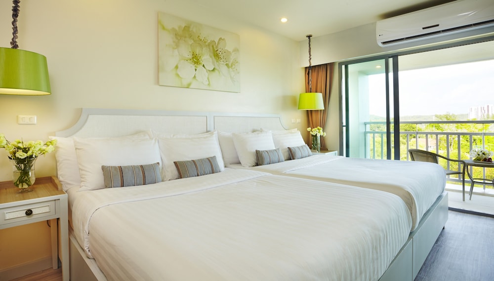 Deluxe Room, Garden View - Photo 5