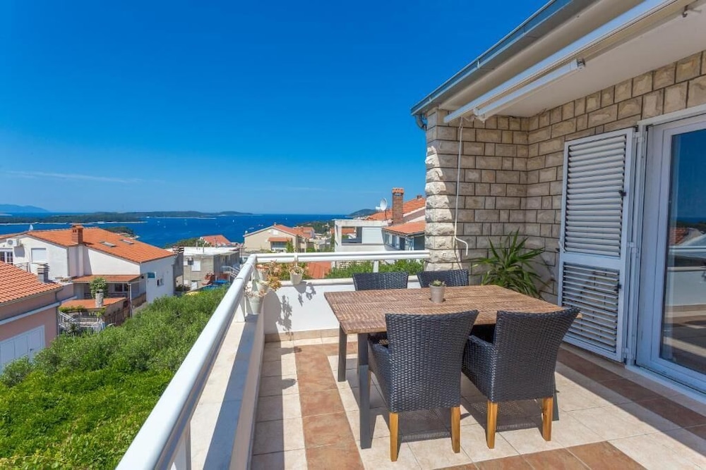 Apartment, Balcony, Partial Sea View