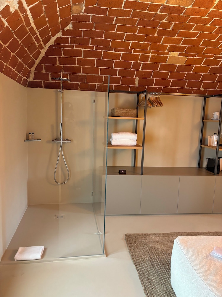 Junior Suite Pool View photo 1