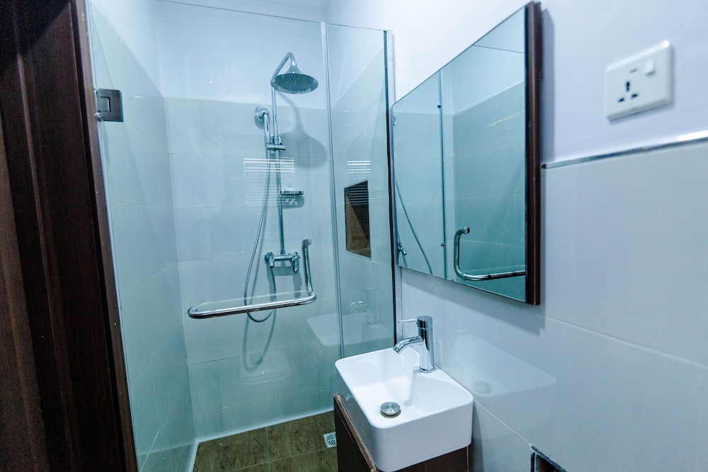 Executive Room - Photo 6