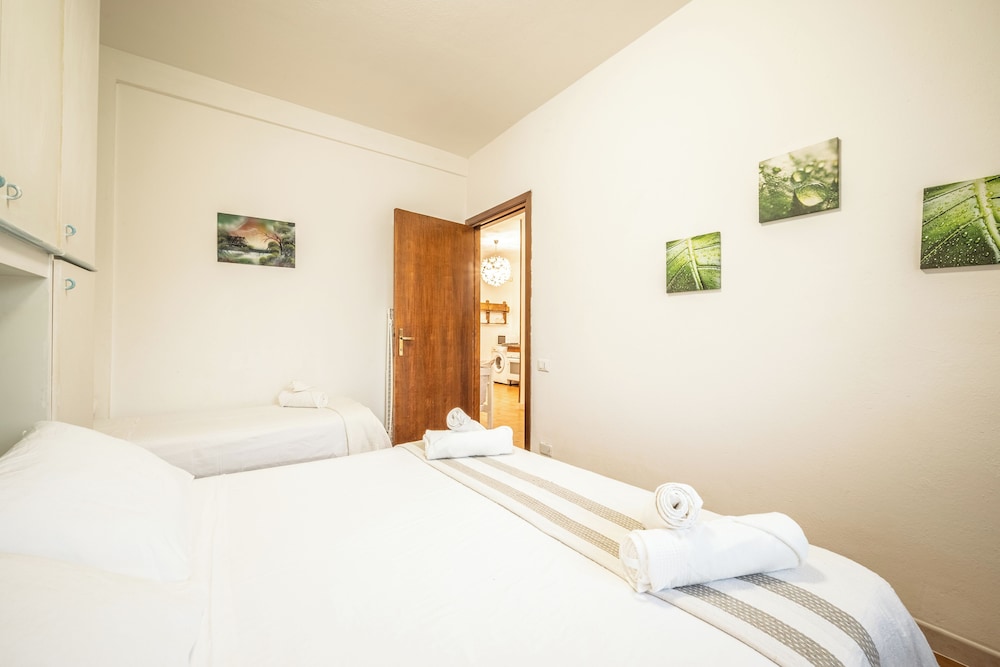 Villa, 2 Bedrooms, Poolside
