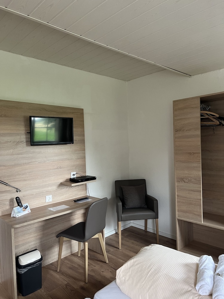 Double or Twin Room, 2 Twin Beds, Non Smoking photo 3
