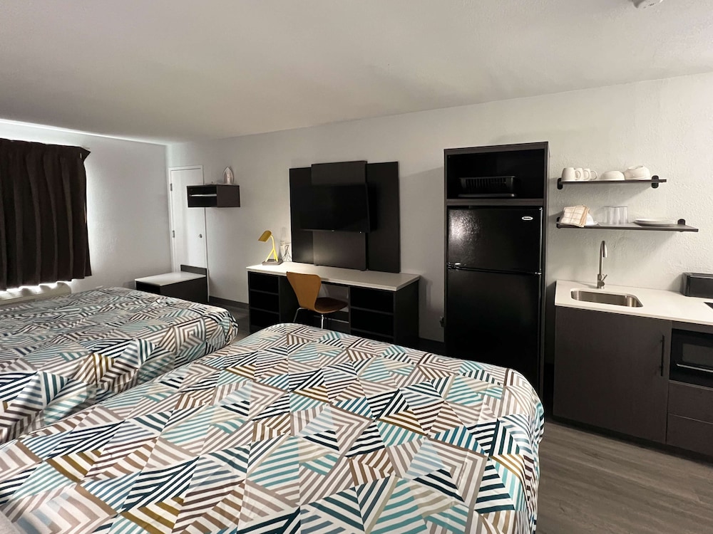 Standard Room, 1 Queen Bed, Non Smoking, Kitchenette - Photo 17